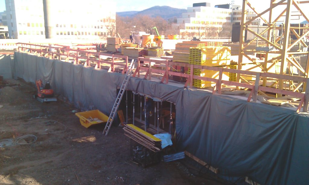 Heidelberg Village Bahnstadt Bildertagebuch Bautagebuch Schutzfolie für die Dämmung an der Brandwand zwischen Bauteil A / B